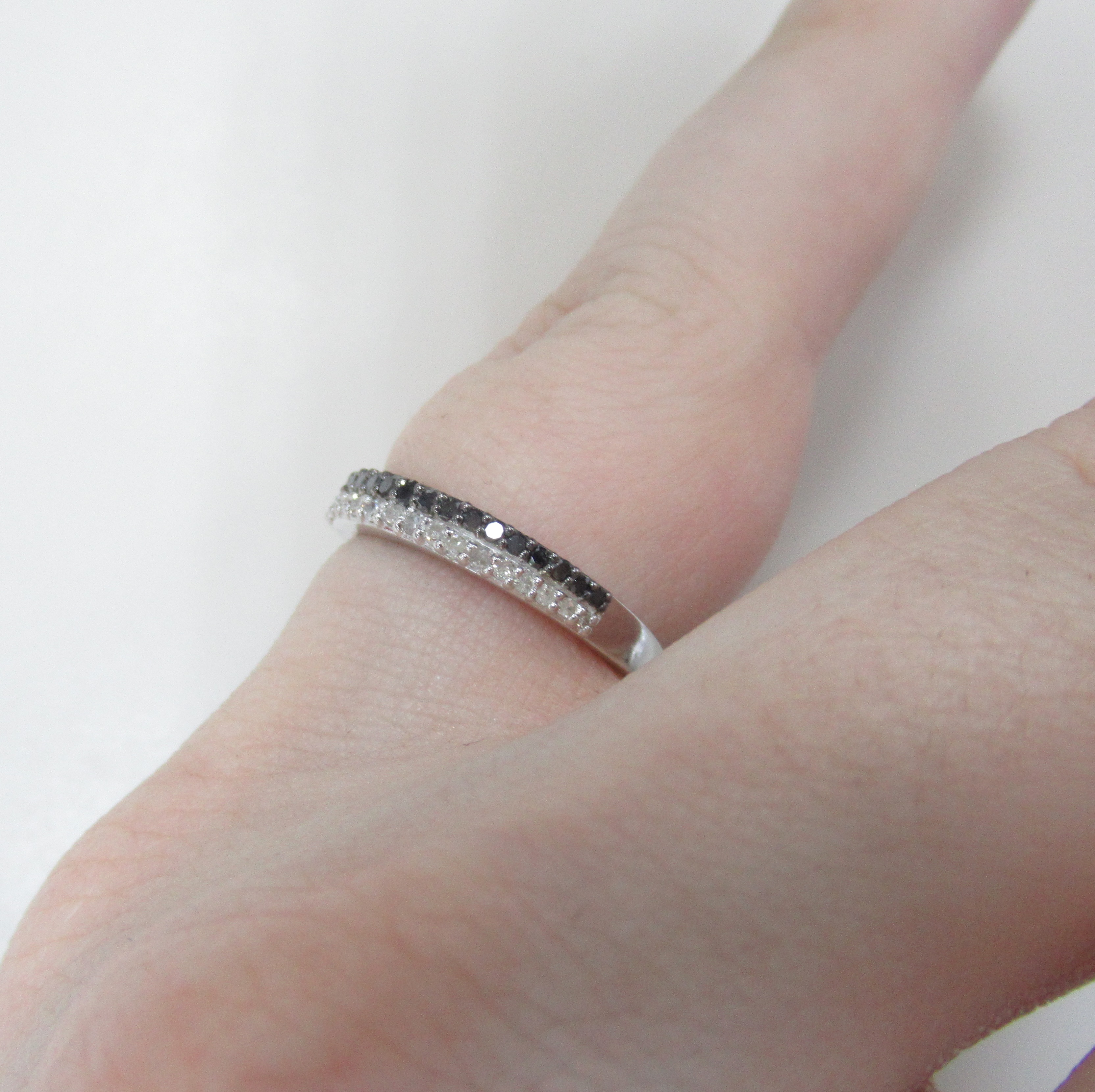 Серебряное кольцо с бриллиантами